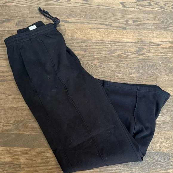 NEW VICTORIA SECRET Secret woman's large Classic Black flare pants NEW NWT - Picture 1 of 3